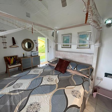 Waves Villa Guesthouse Кингстаун Екстериор снимка