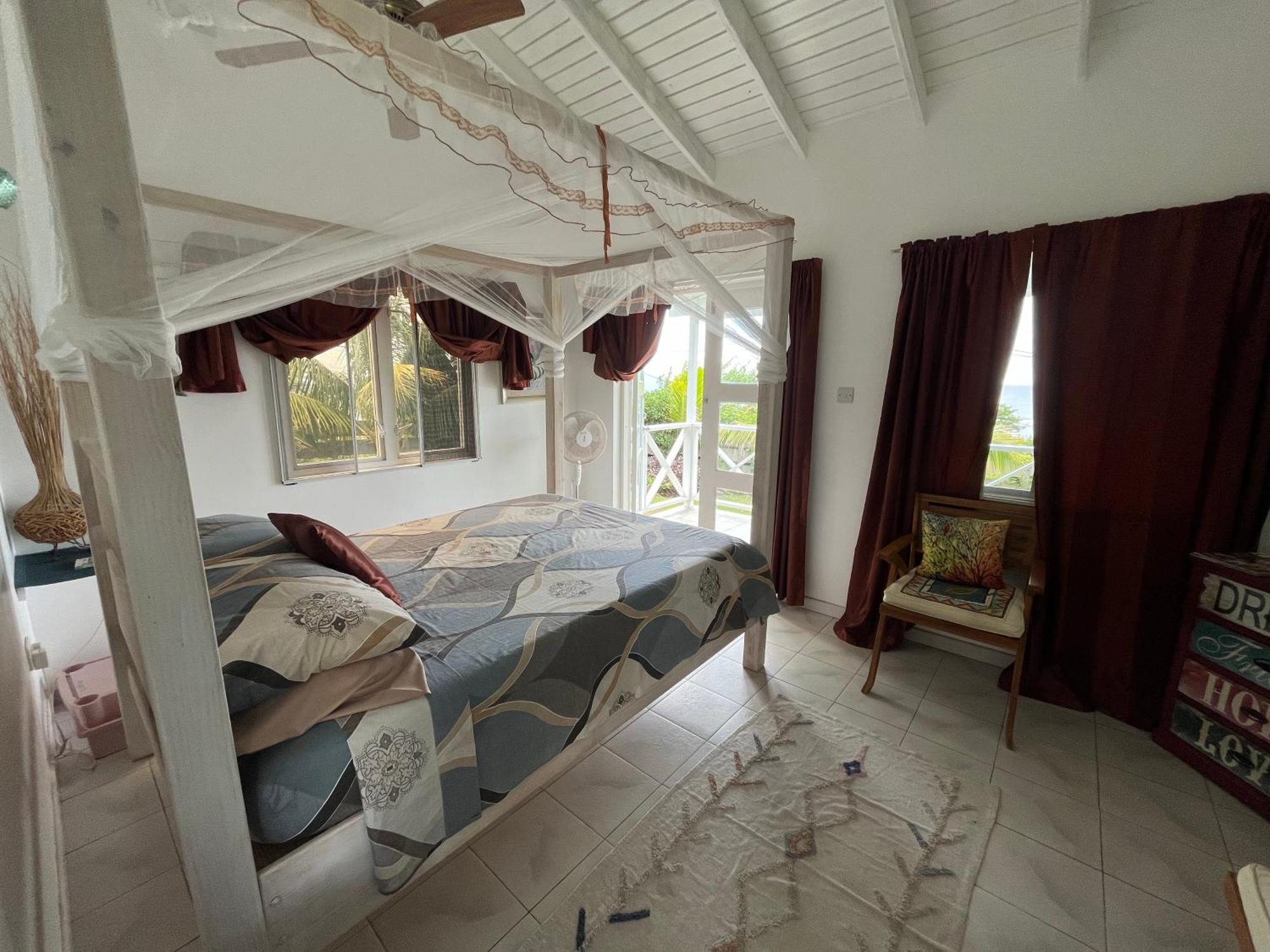 Waves Villa Guesthouse Кингстаун Екстериор снимка