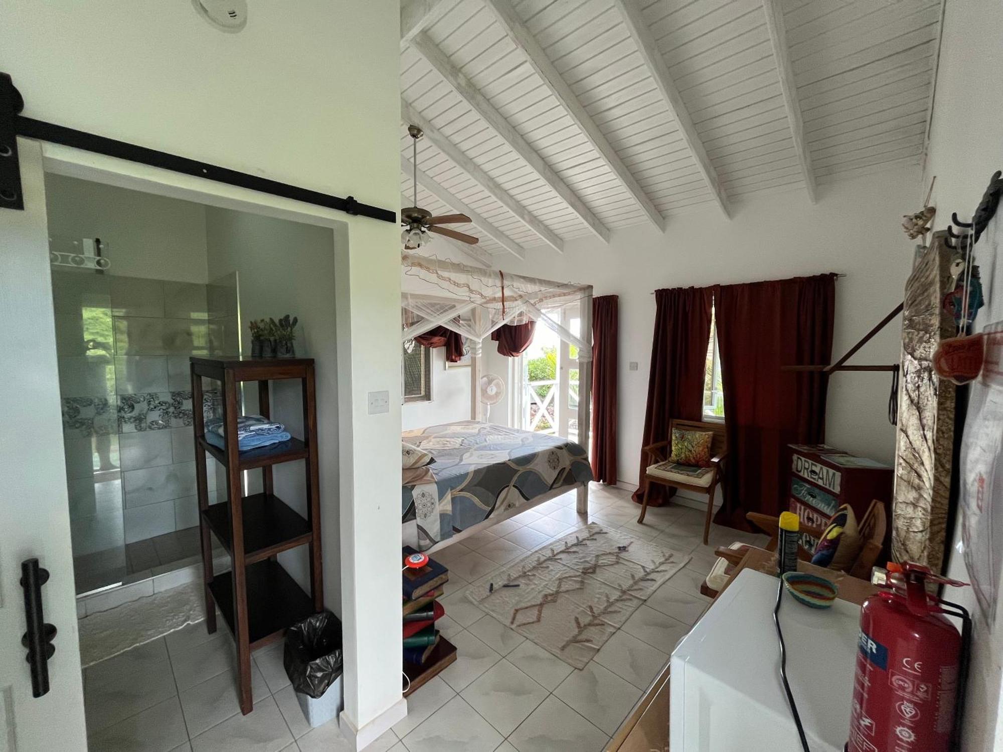 Waves Villa Guesthouse Кингстаун Екстериор снимка