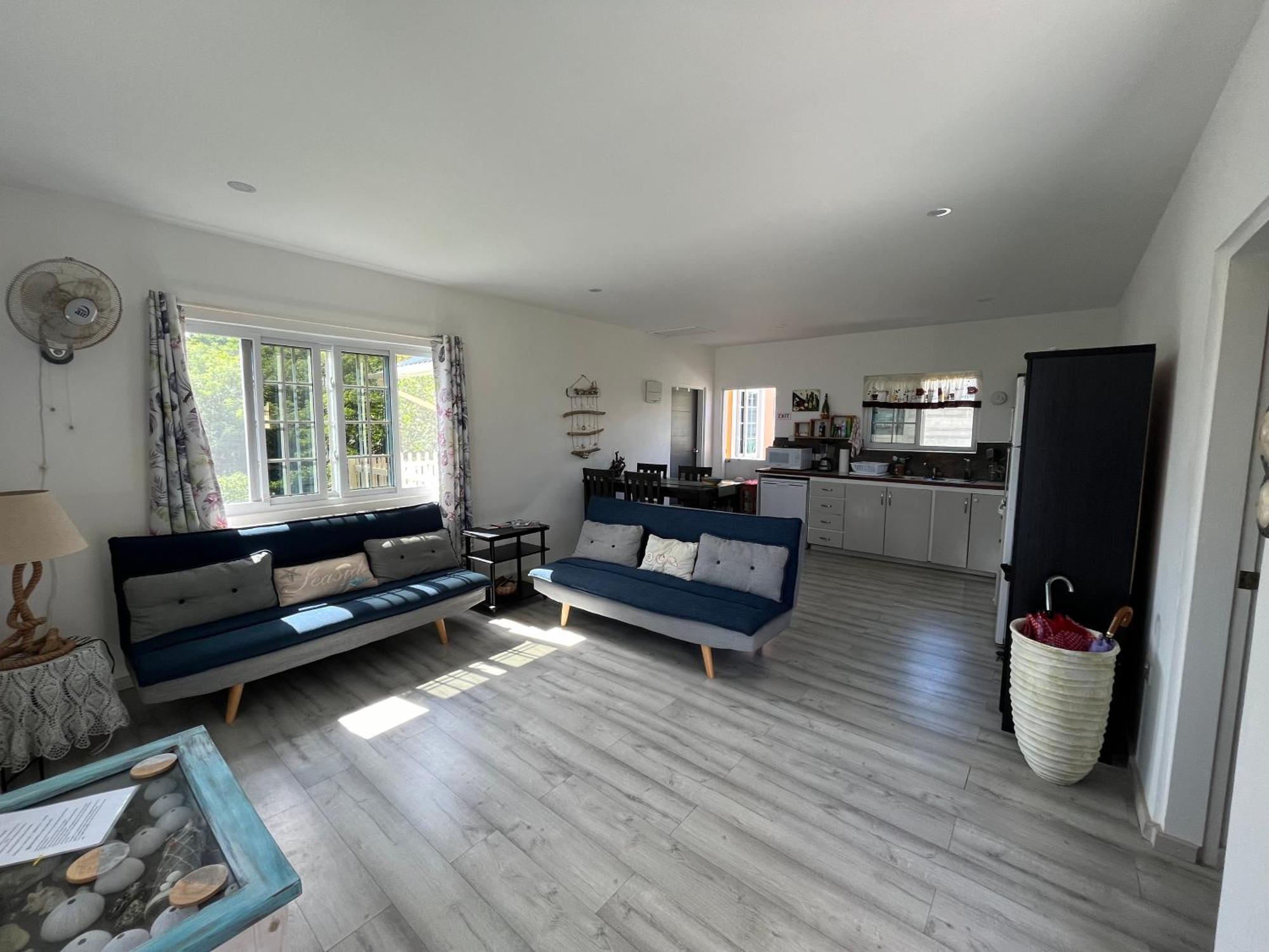 Waves Villa Guesthouse Кингстаун Екстериор снимка