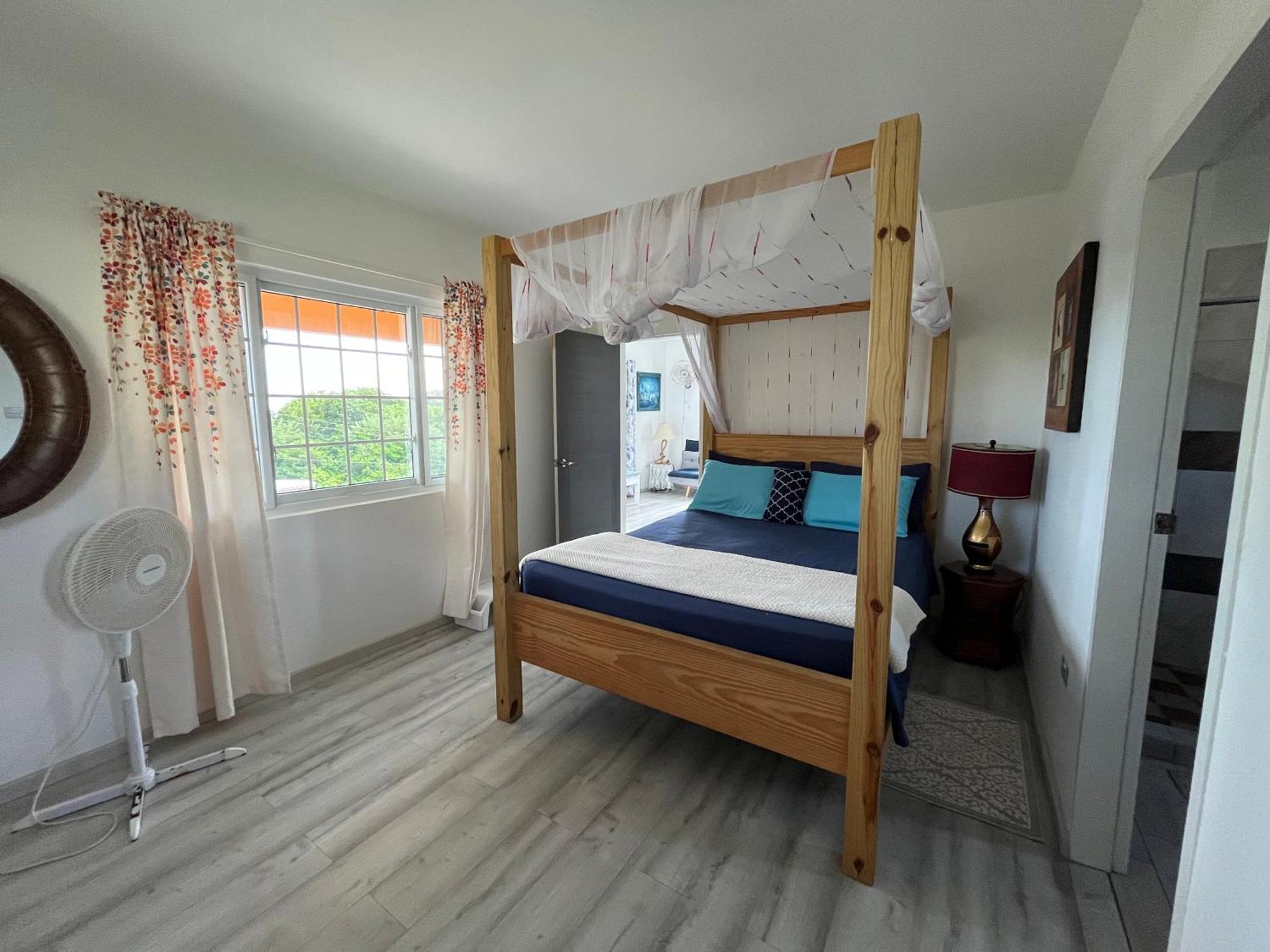 Waves Villa Guesthouse Кингстаун Екстериор снимка