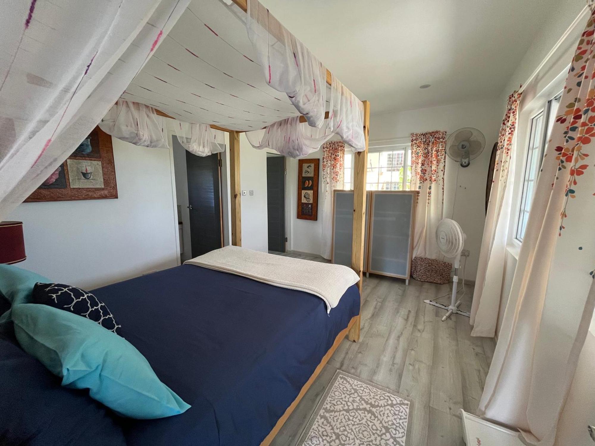 Waves Villa Guesthouse Кингстаун Екстериор снимка