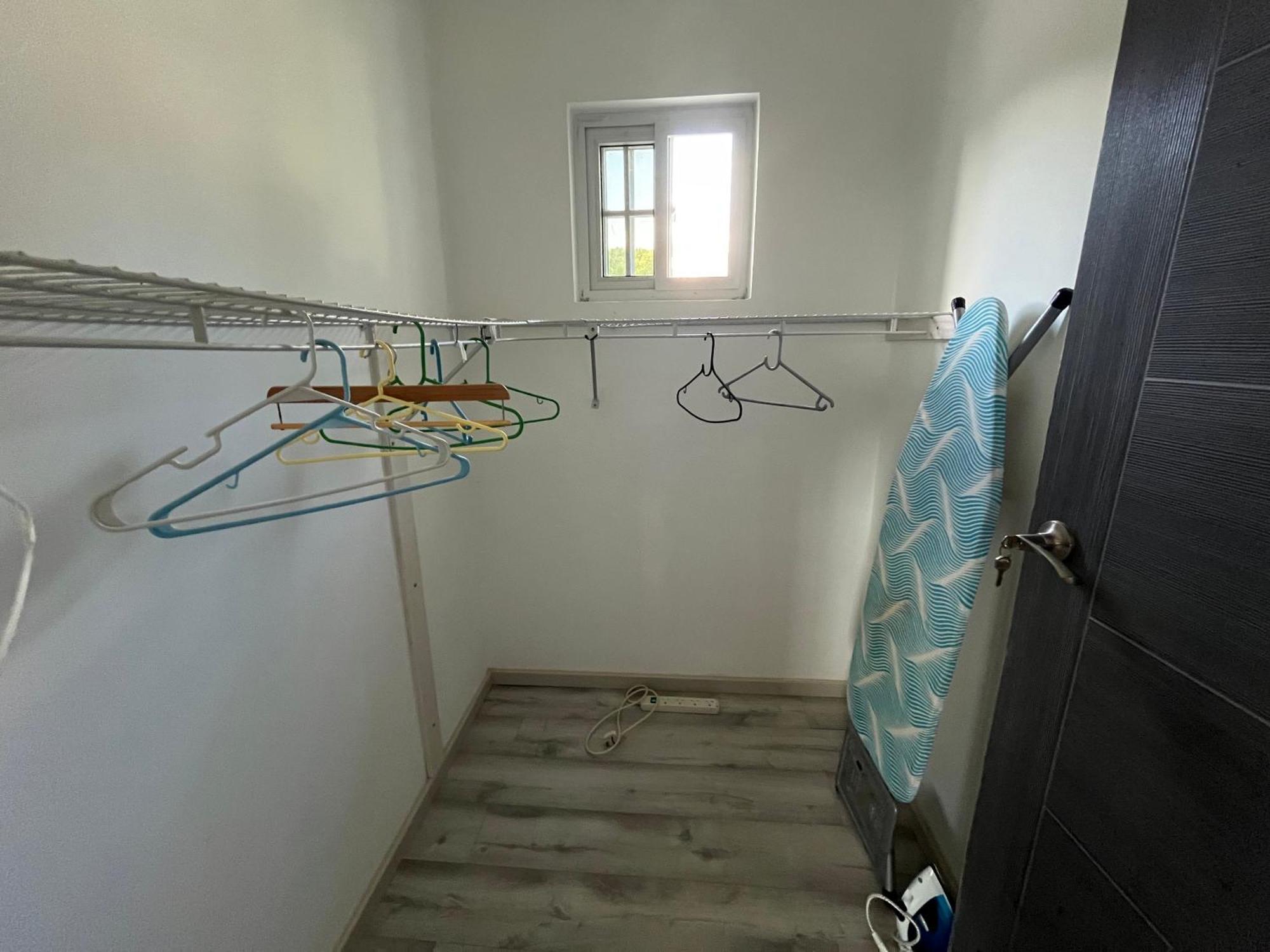 Waves Villa Guesthouse Кингстаун Екстериор снимка
