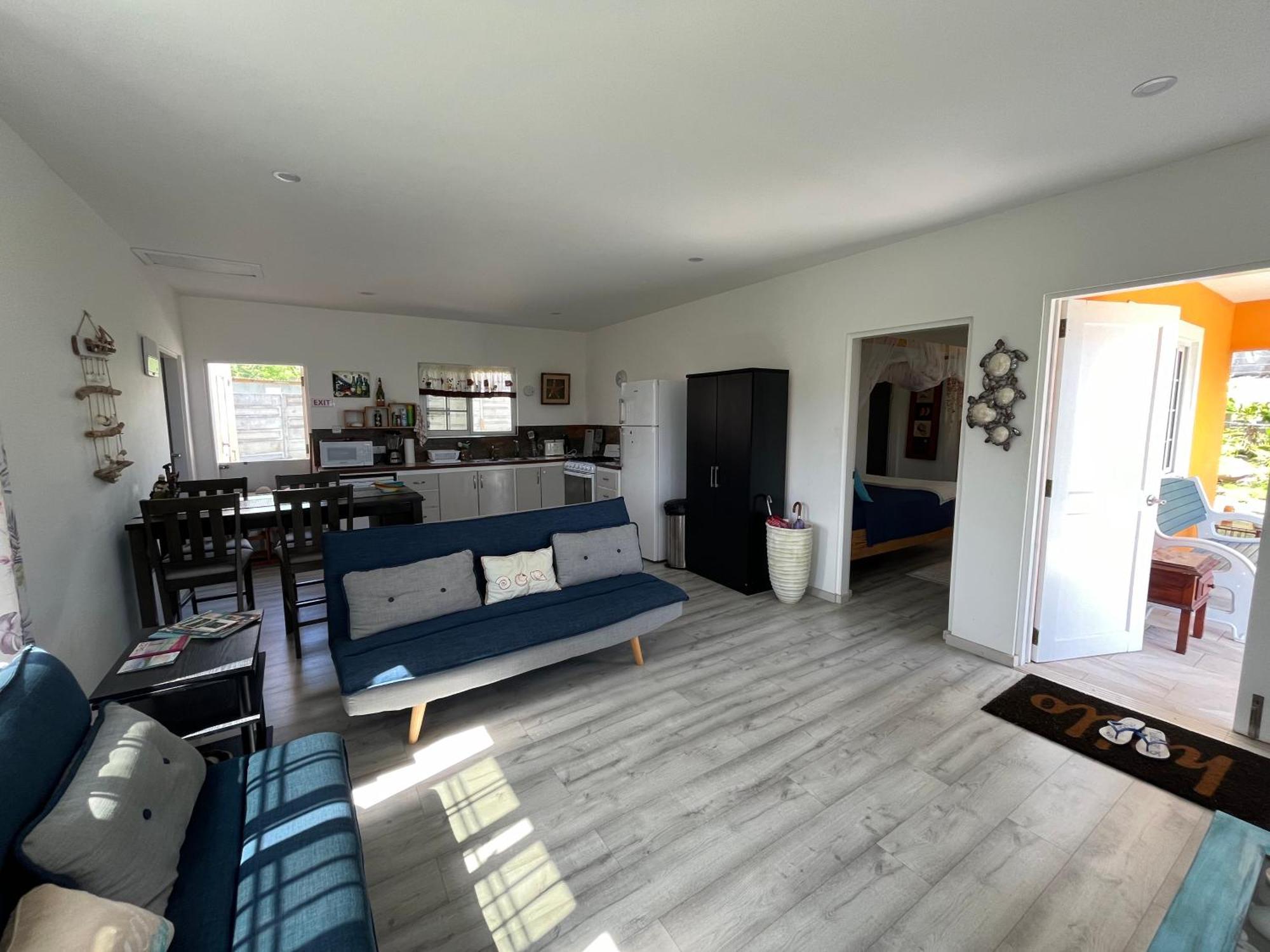 Waves Villa Guesthouse Кингстаун Екстериор снимка
