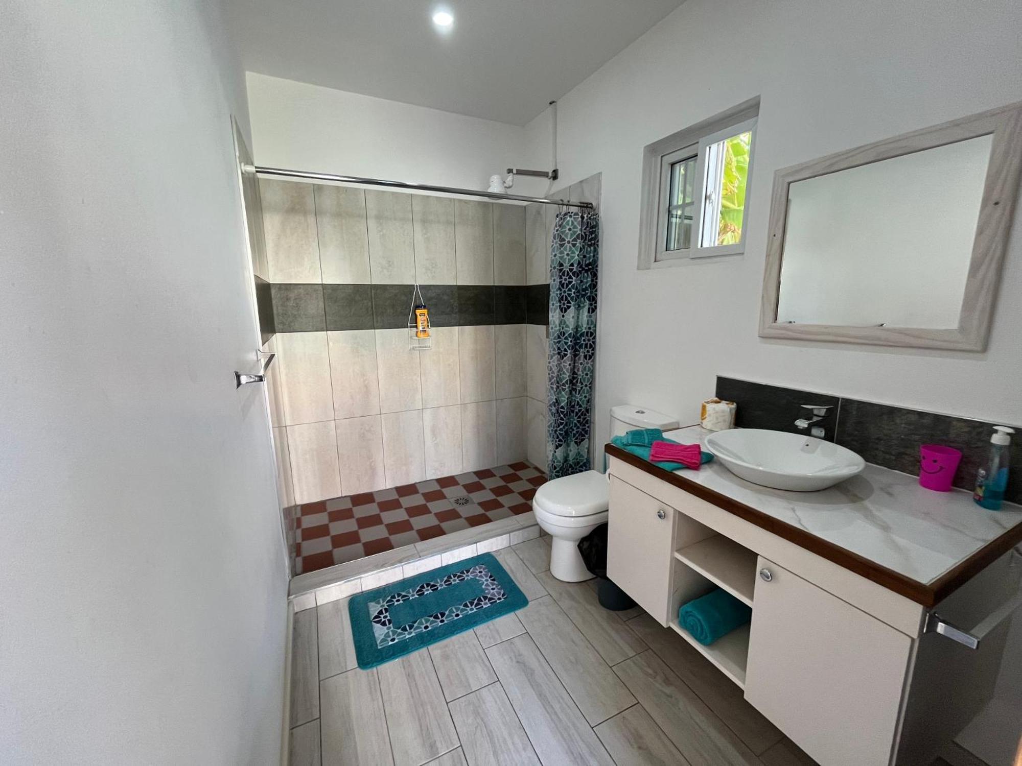 Waves Villa Guesthouse Кингстаун Екстериор снимка