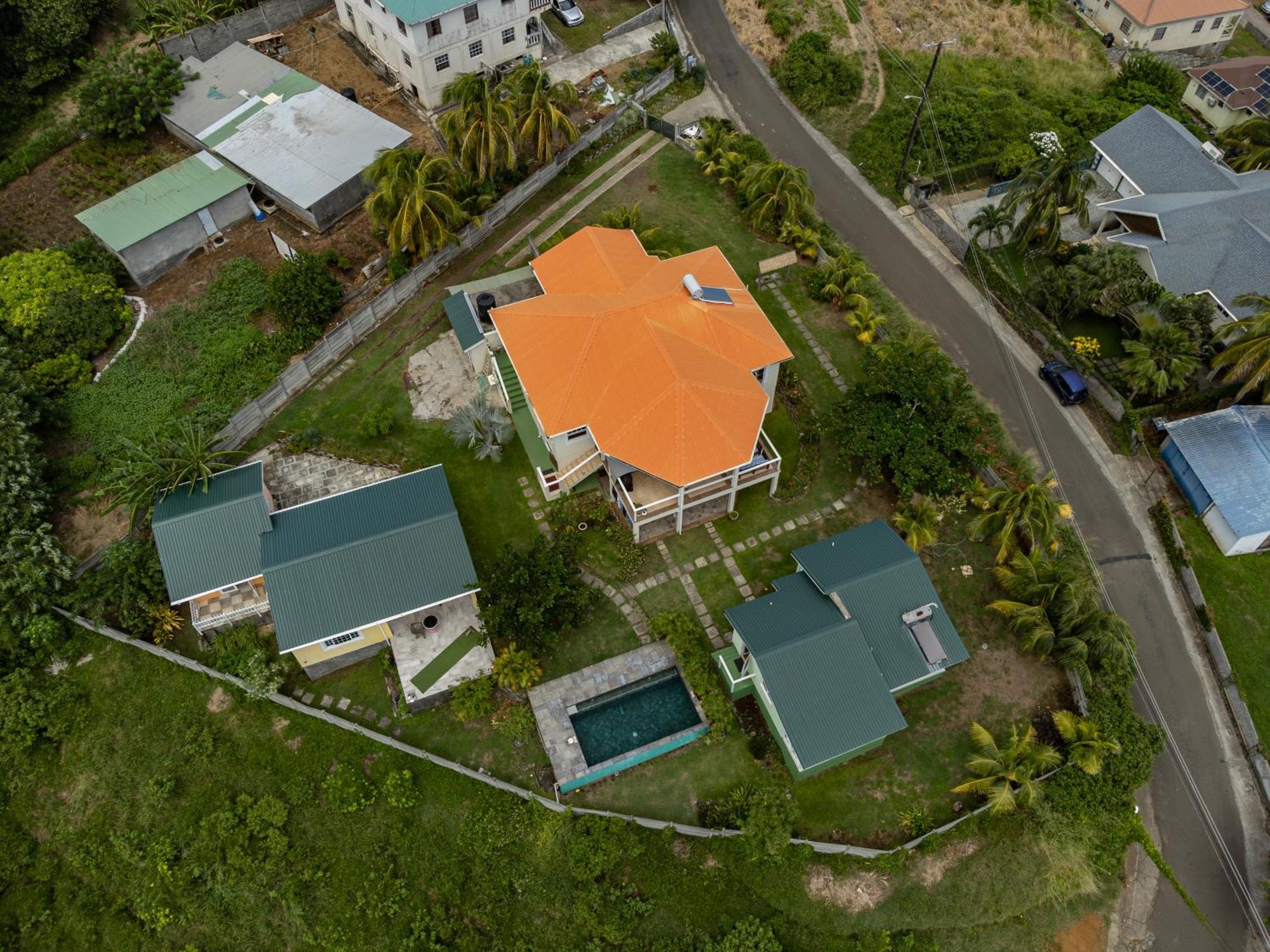 Waves Villa Guesthouse Кингстаун Екстериор снимка
