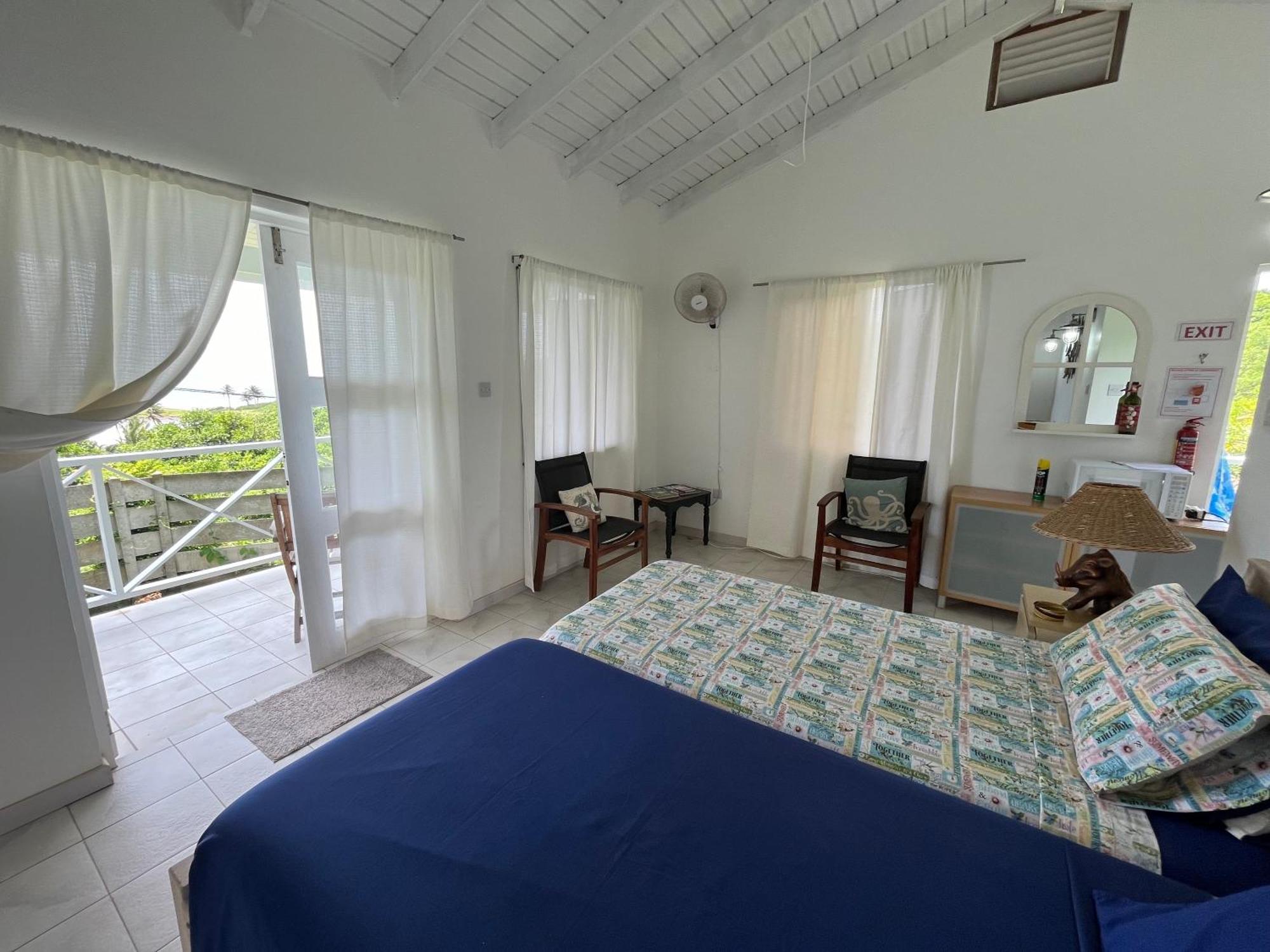 Waves Villa Guesthouse Кингстаун Екстериор снимка